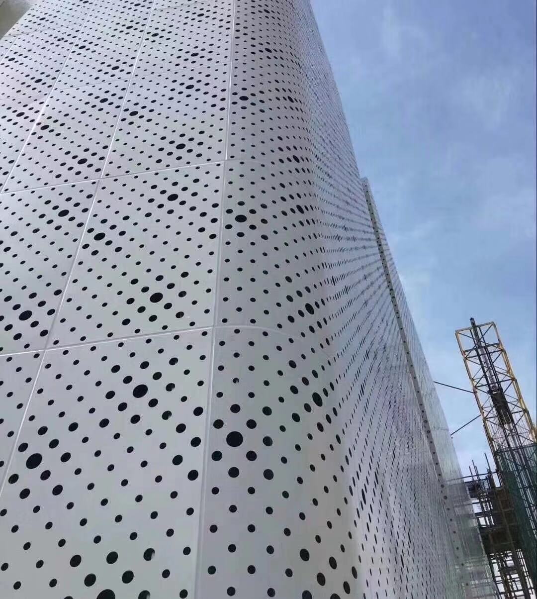 渐变孔幕墙铝单板